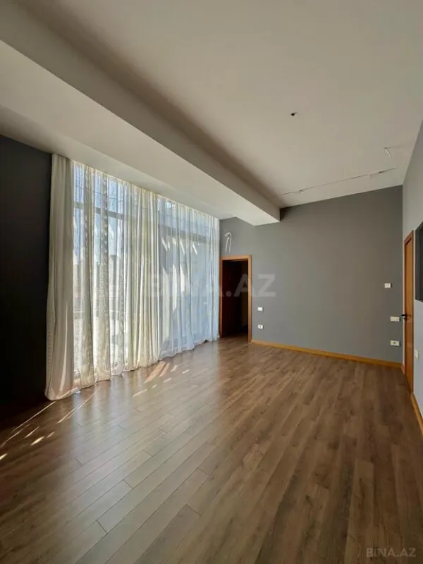 Satılır 5 otaqlı həyət evi 500 m²