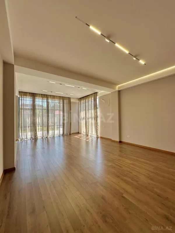 Satılır 5 otaqlı həyət evi 500 m²