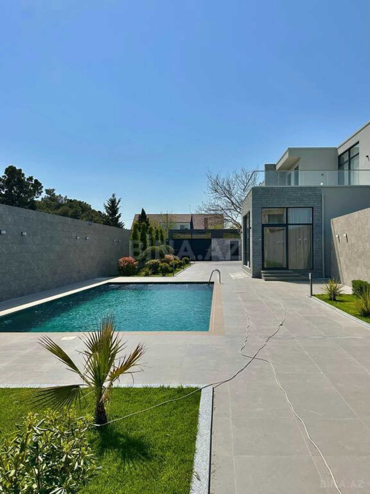 Satılır 5 otaqlı həyət evi 500 m²