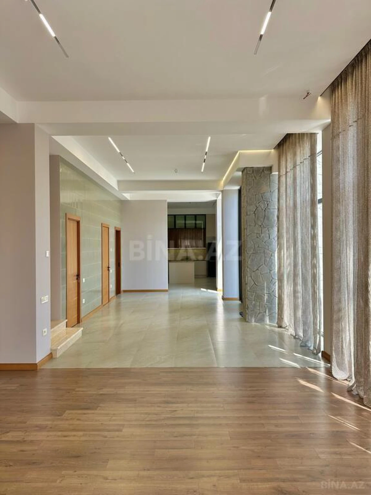 Satılır 5 otaqlı həyət evi 500 m²