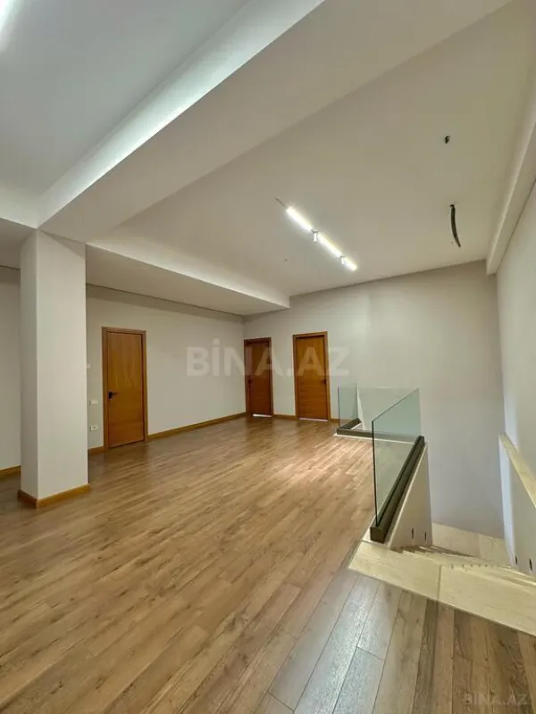 Satılır 5 otaqlı həyət evi 500 m²