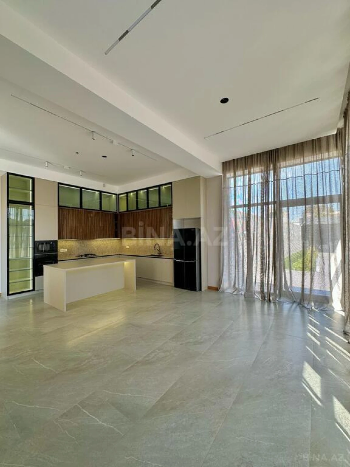 Satılır 5 otaqlı həyət evi 500 m²