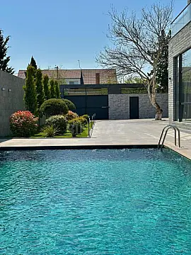 Satılır 5 otaqlı həyət evi 500 m²