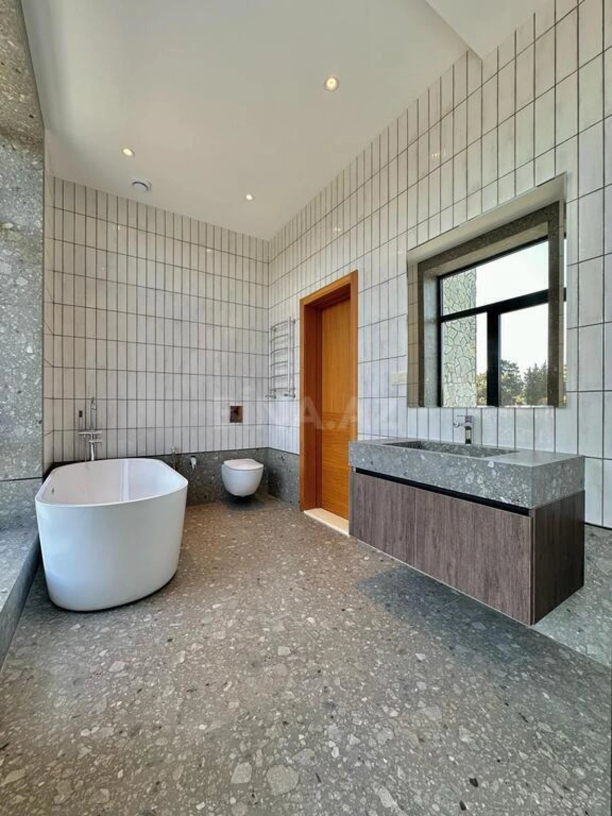 Satılır 5 otaqlı həyət evi 500 m²