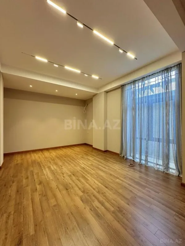 Satılır 5 otaqlı həyət evi 500 m²
