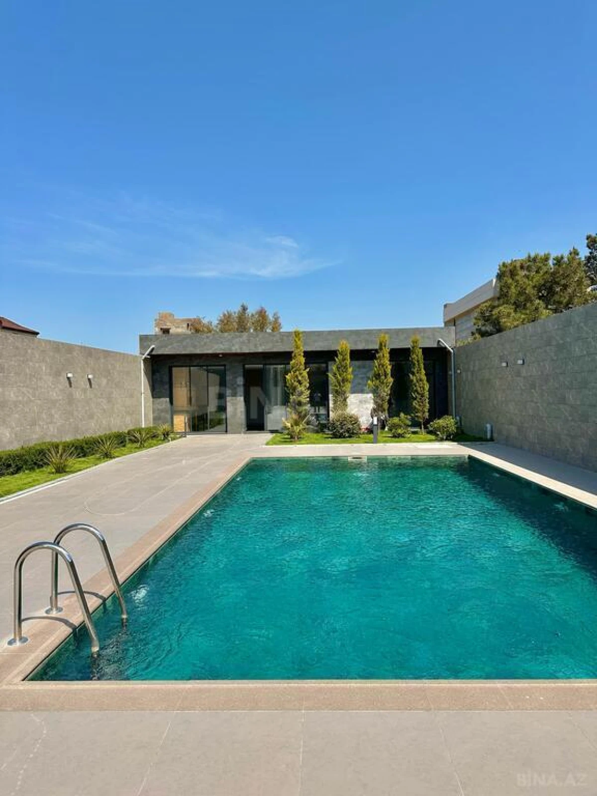 Satılır 5 otaqlı həyət evi 500 m²