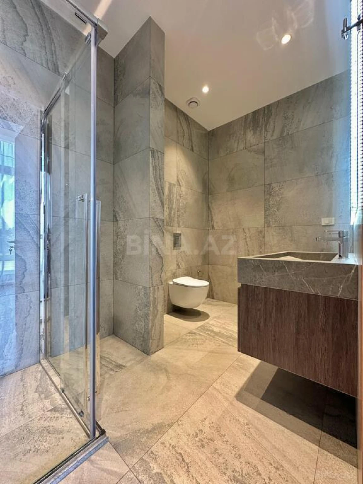 Satılır 5 otaqlı həyət evi 500 m²