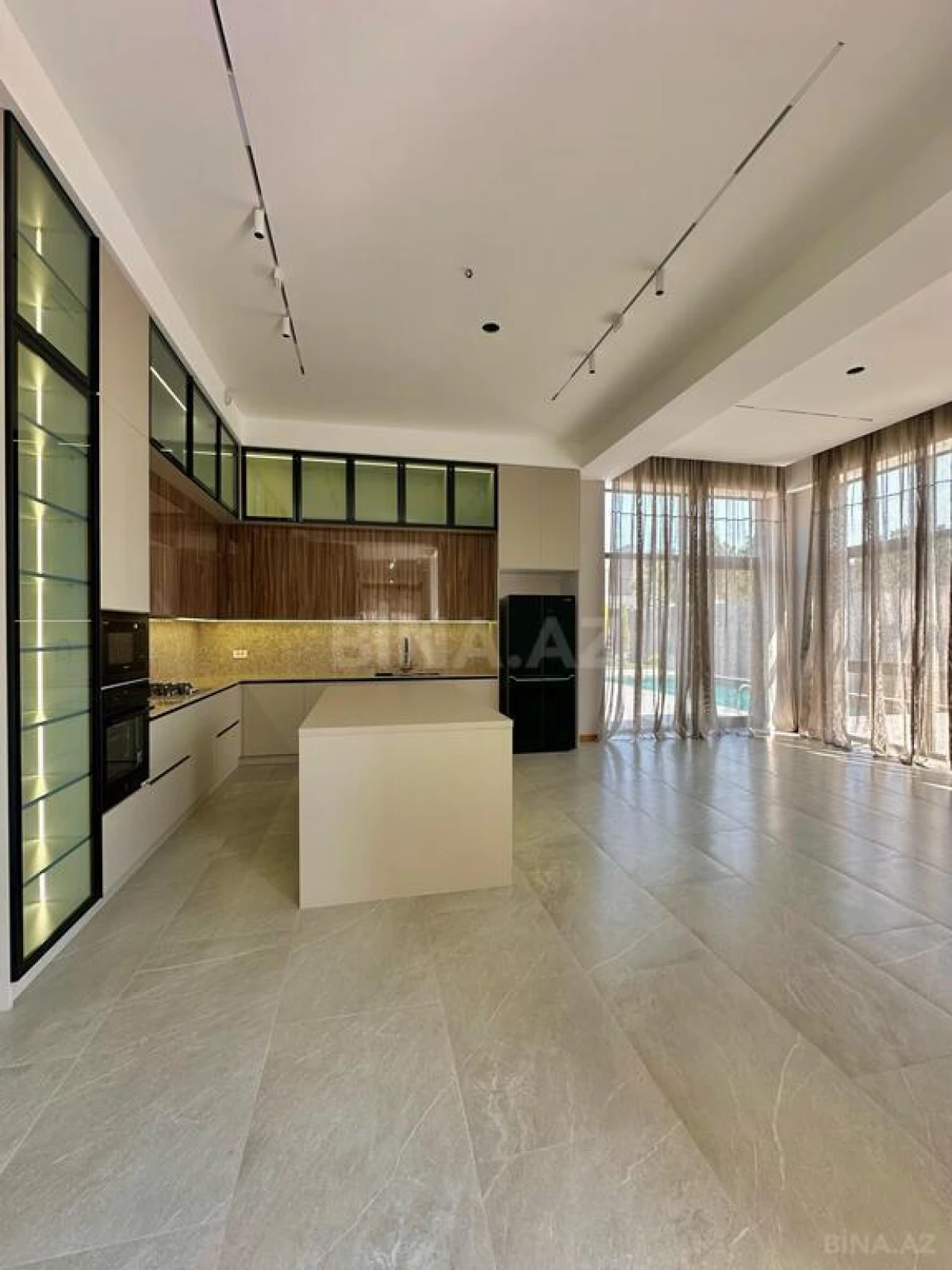 Satılır 5 otaqlı həyət evi 500 m²