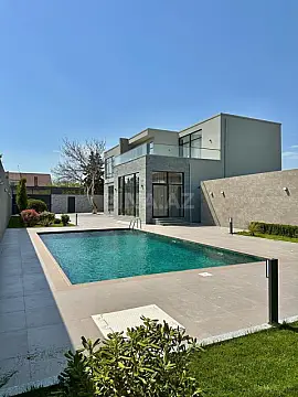 Satılır 5 otaqlı həyət evi 500 m²