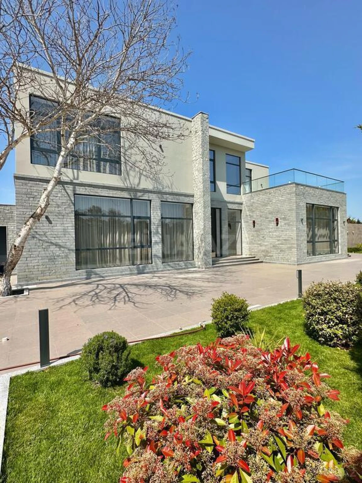 Satılır 5 otaqlı həyət evi 500 m²