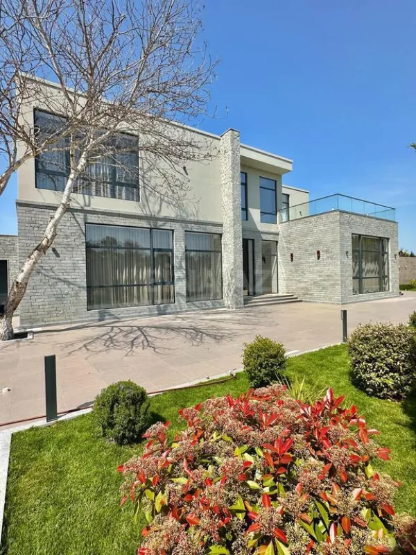 Satılır 5 otaqlı həyət evi 500 m²