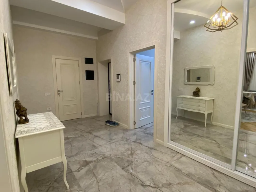 Kirayə verilir 3 otaqlı mənzil 130 m²