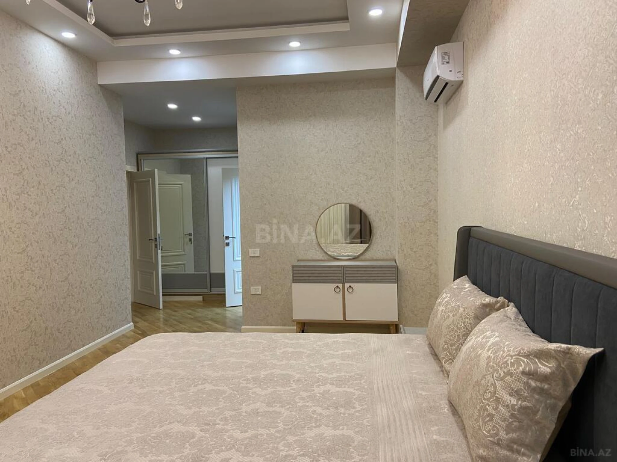 Kirayə verilir 3 otaqlı mənzil 130 m²