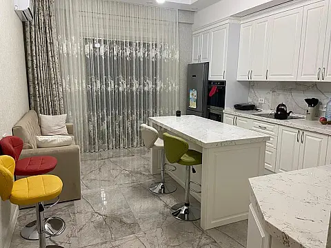 Kirayə verilir 3 otaqlı mənzil 130 m²
