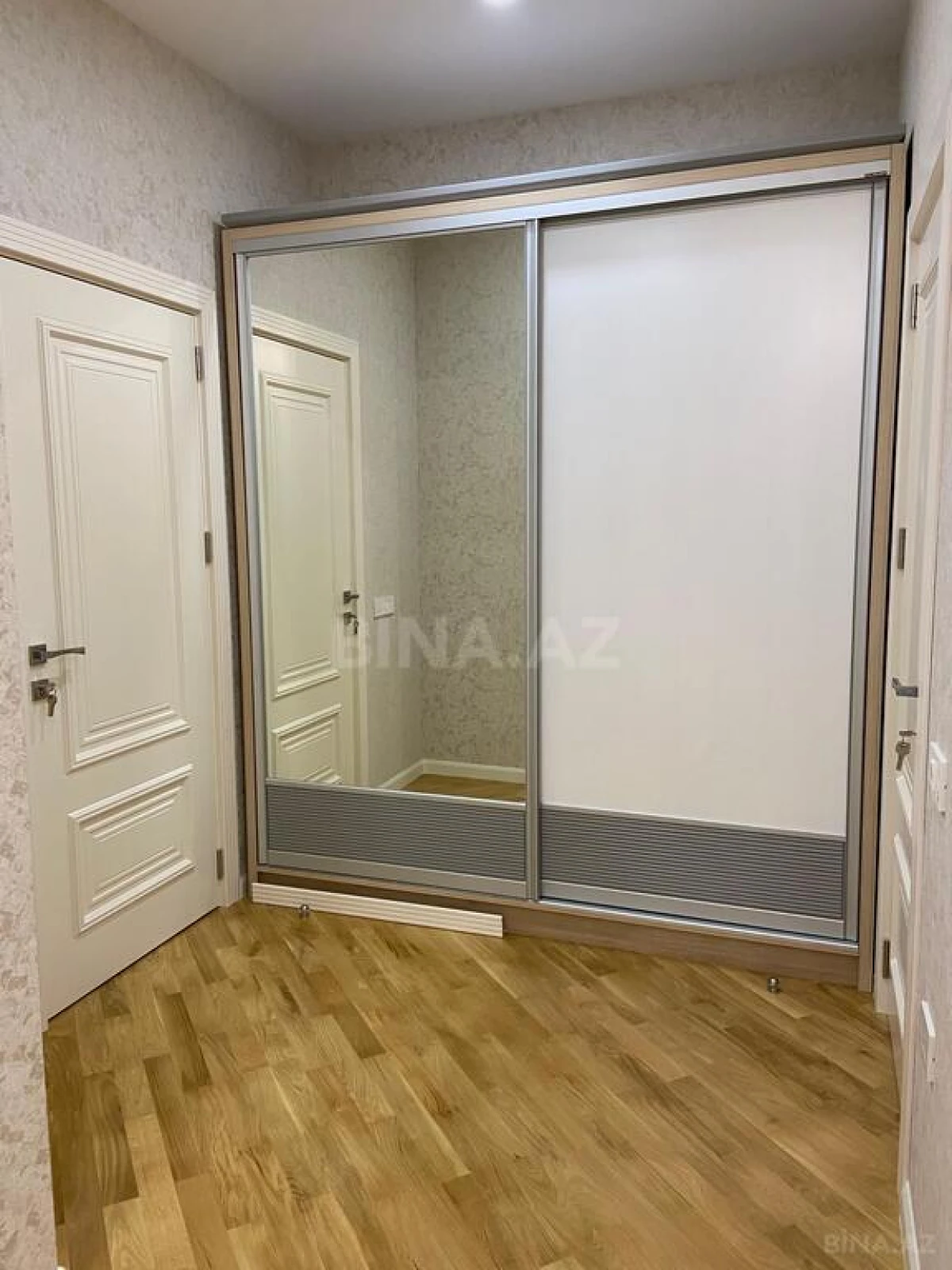 Kirayə verilir 3 otaqlı mənzil 130 m²