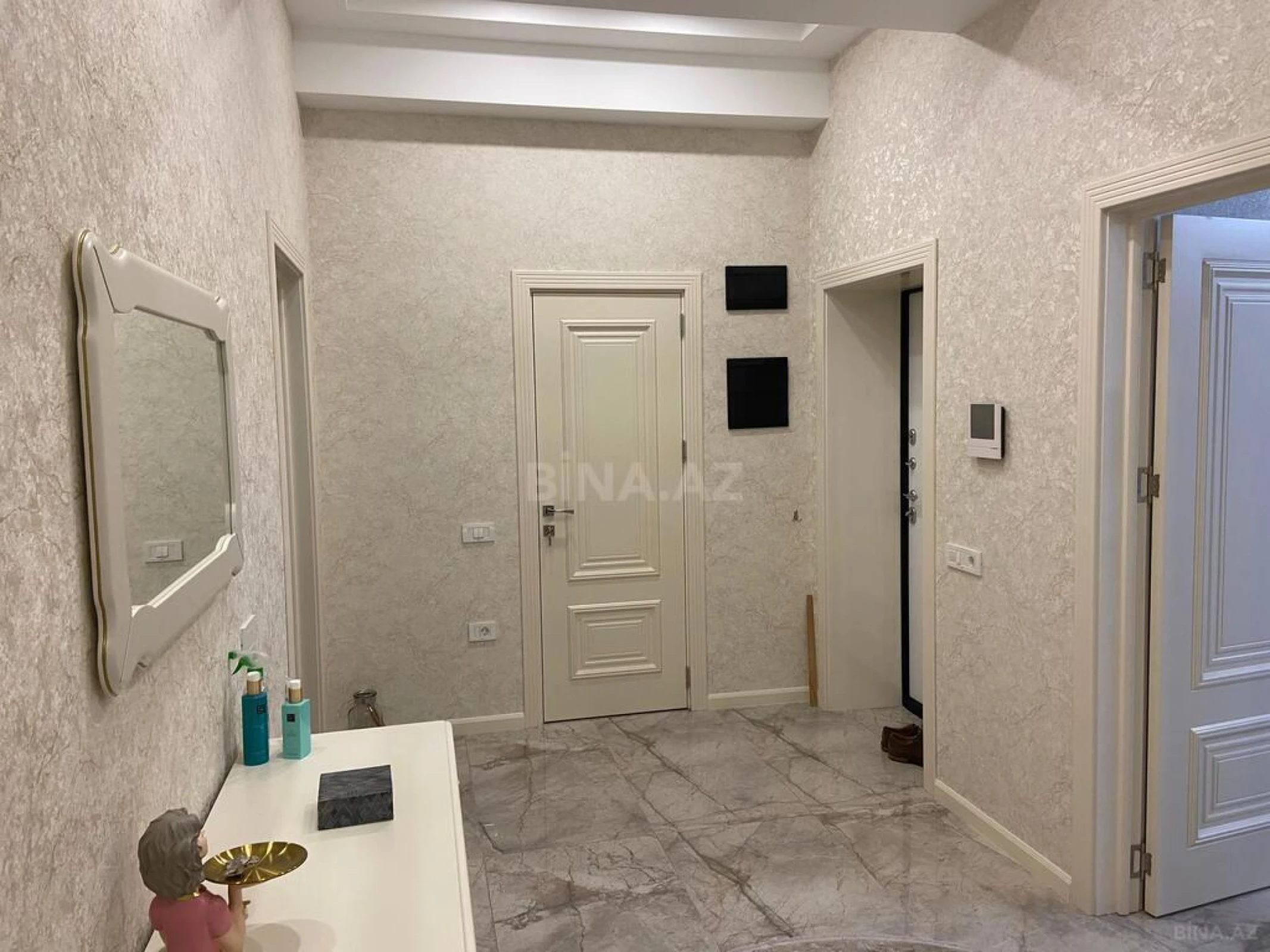 Kirayə verilir 3 otaqlı mənzil 130 m²