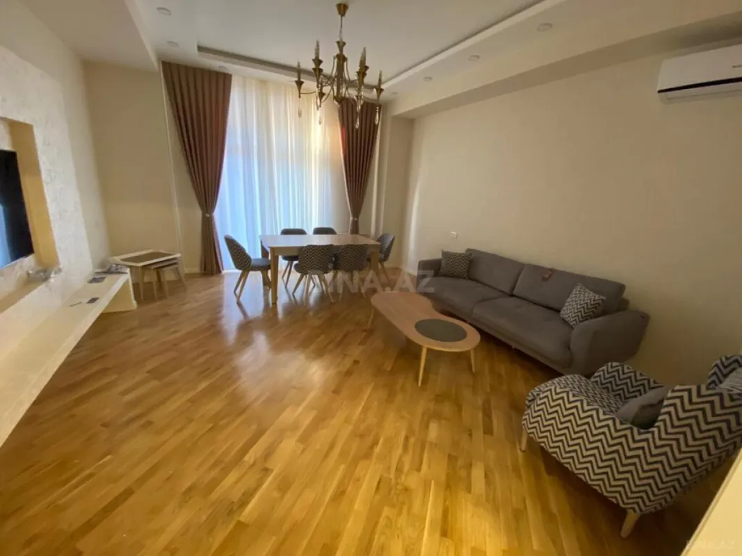 Kirayə verilir 3 otaqlı mənzil 130 m²
