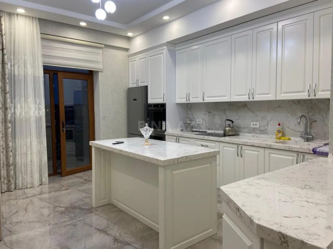 Kirayə verilir 3 otaqlı mənzil 130 m²