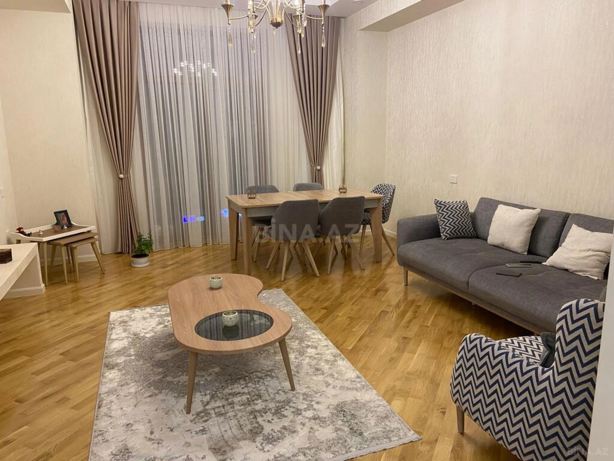 Kirayə verilir 3 otaqlı mənzil 130 m²