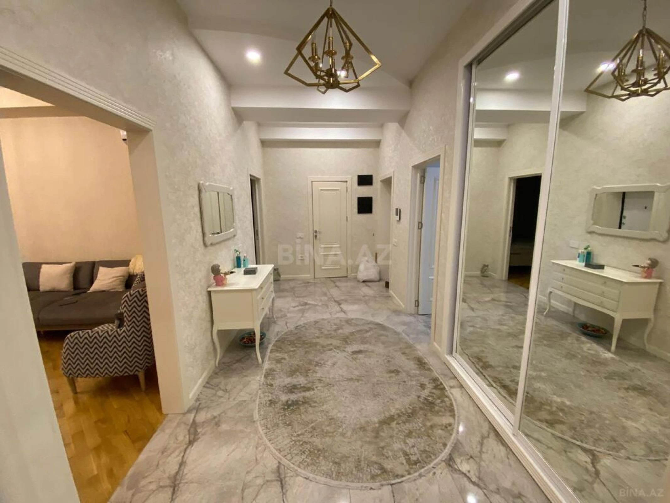 Kirayə verilir 3 otaqlı mənzil 130 m²