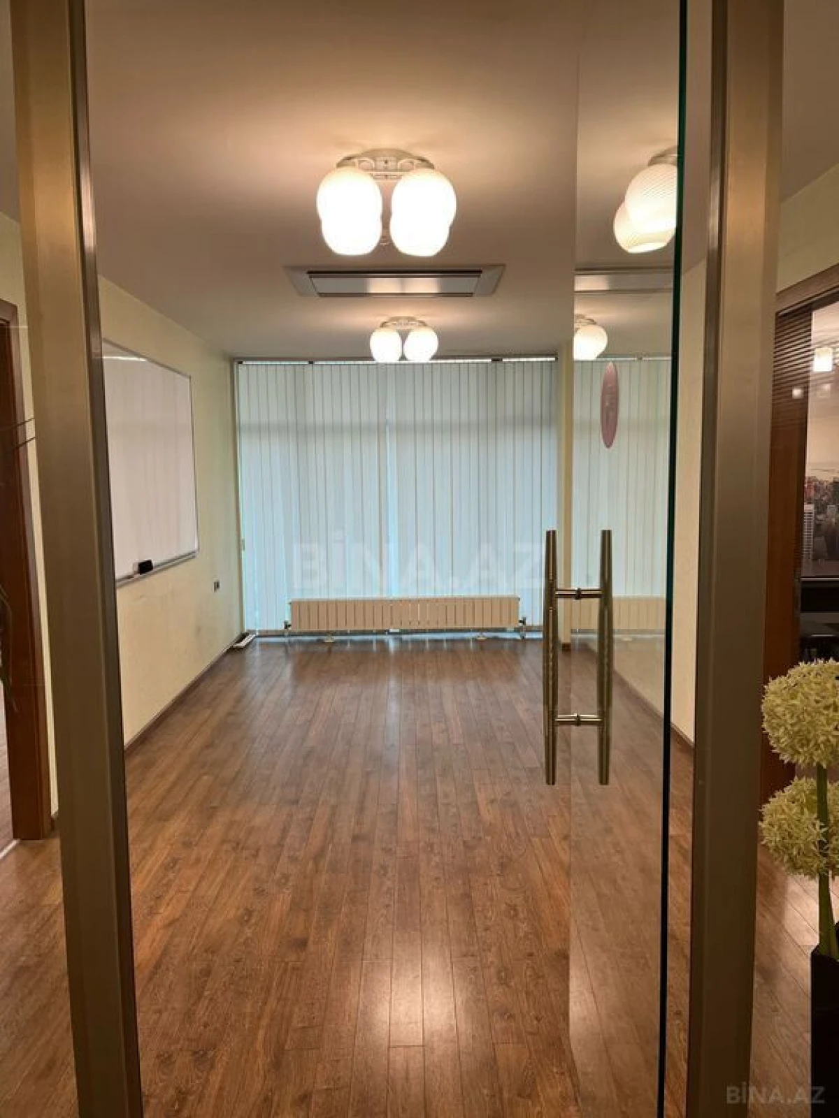 Satılır 7 otaqlı ofis 220 m²