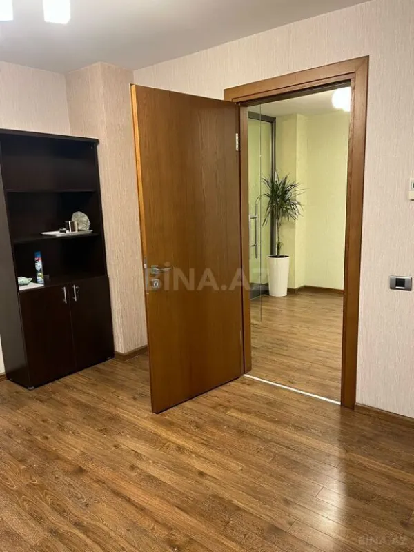 Satılır 7 otaqlı ofis 220 m²
