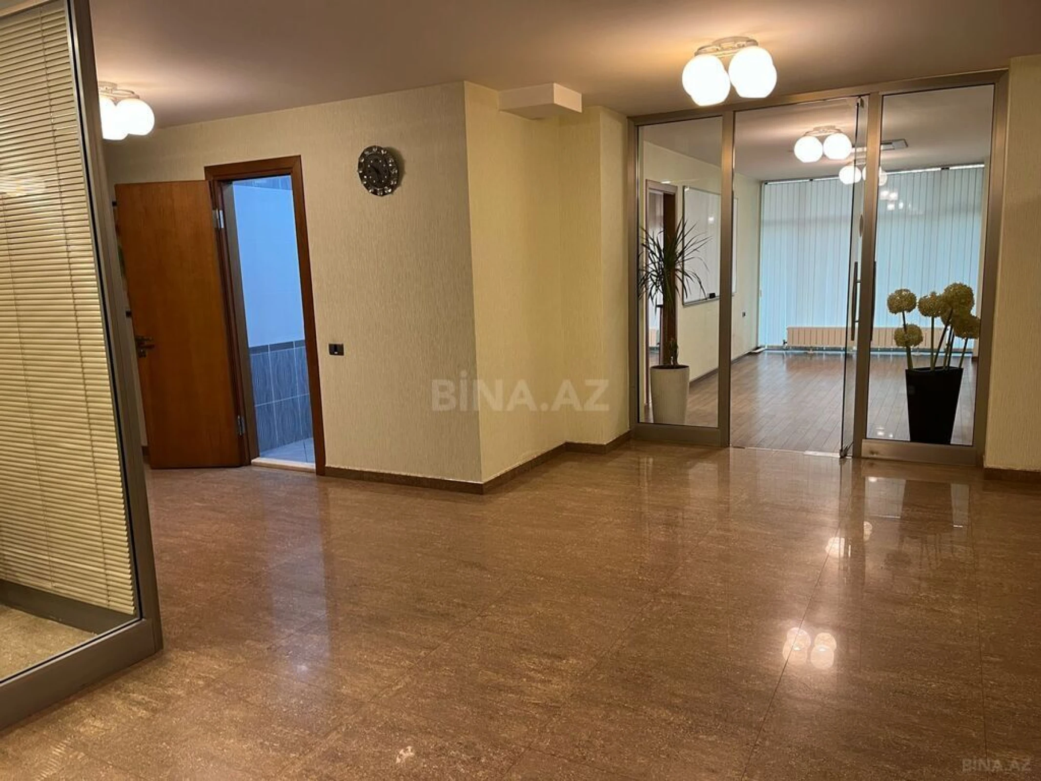 Satılır 7 otaqlı ofis 220 m²
