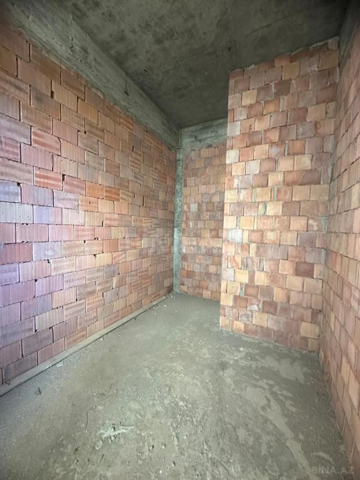 Satılır 3 otaqlı mənzil 125 m²