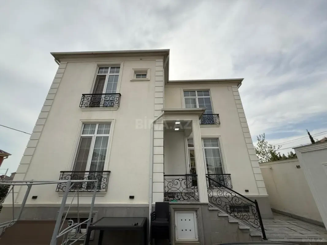 Satılır 8 otaqlı həyət evi 320 m²