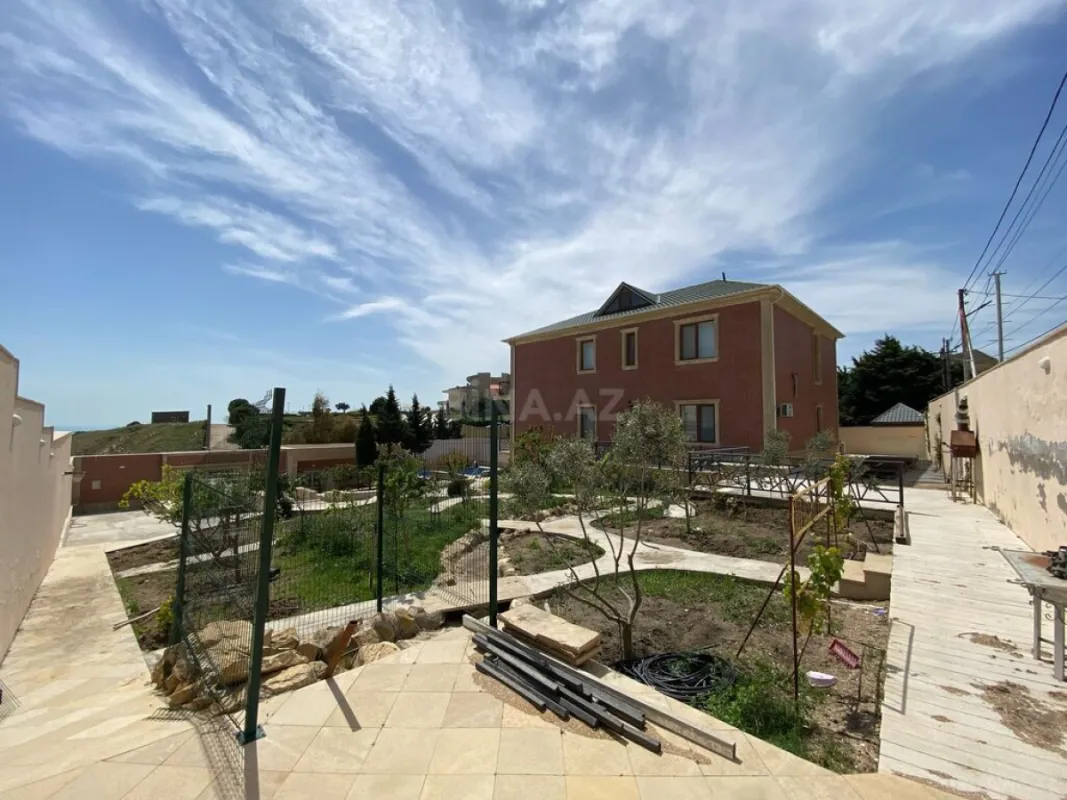 Satılır 6 otaqlı həyət evi 650 m²