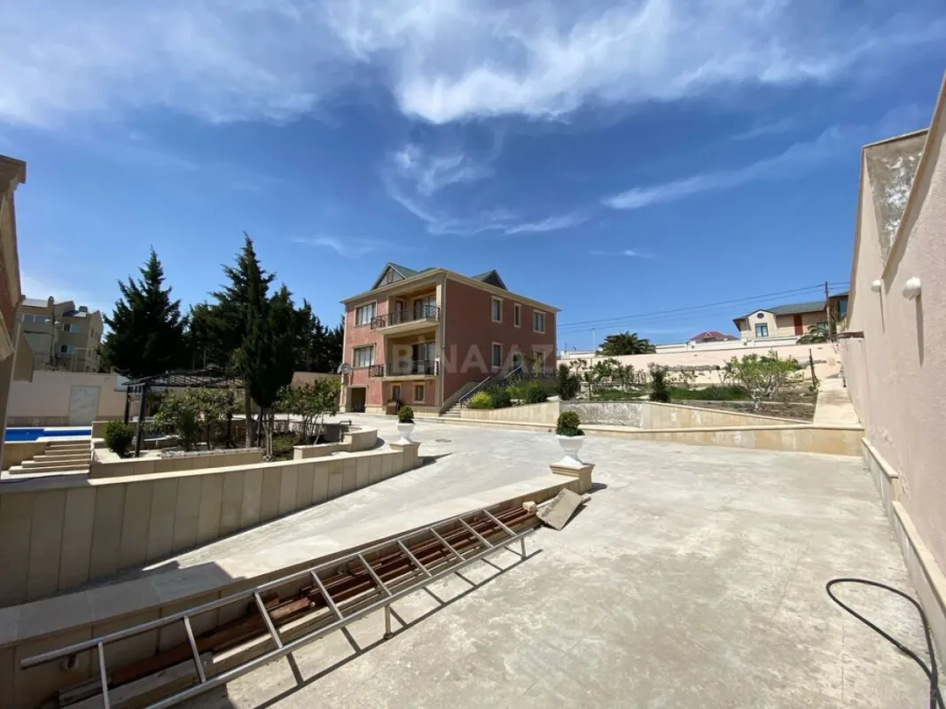 Satılır 6 otaqlı həyət evi 650 m²