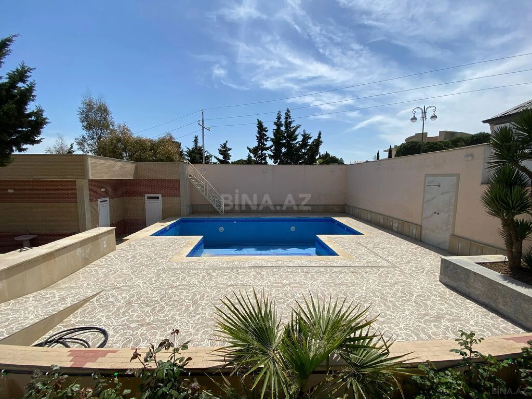 Satılır 6 otaqlı həyət evi 650 m²