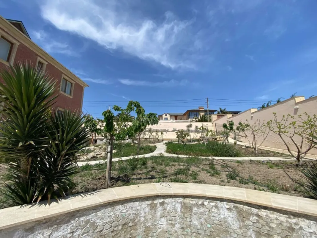 Satılır 6 otaqlı həyət evi 650 m²