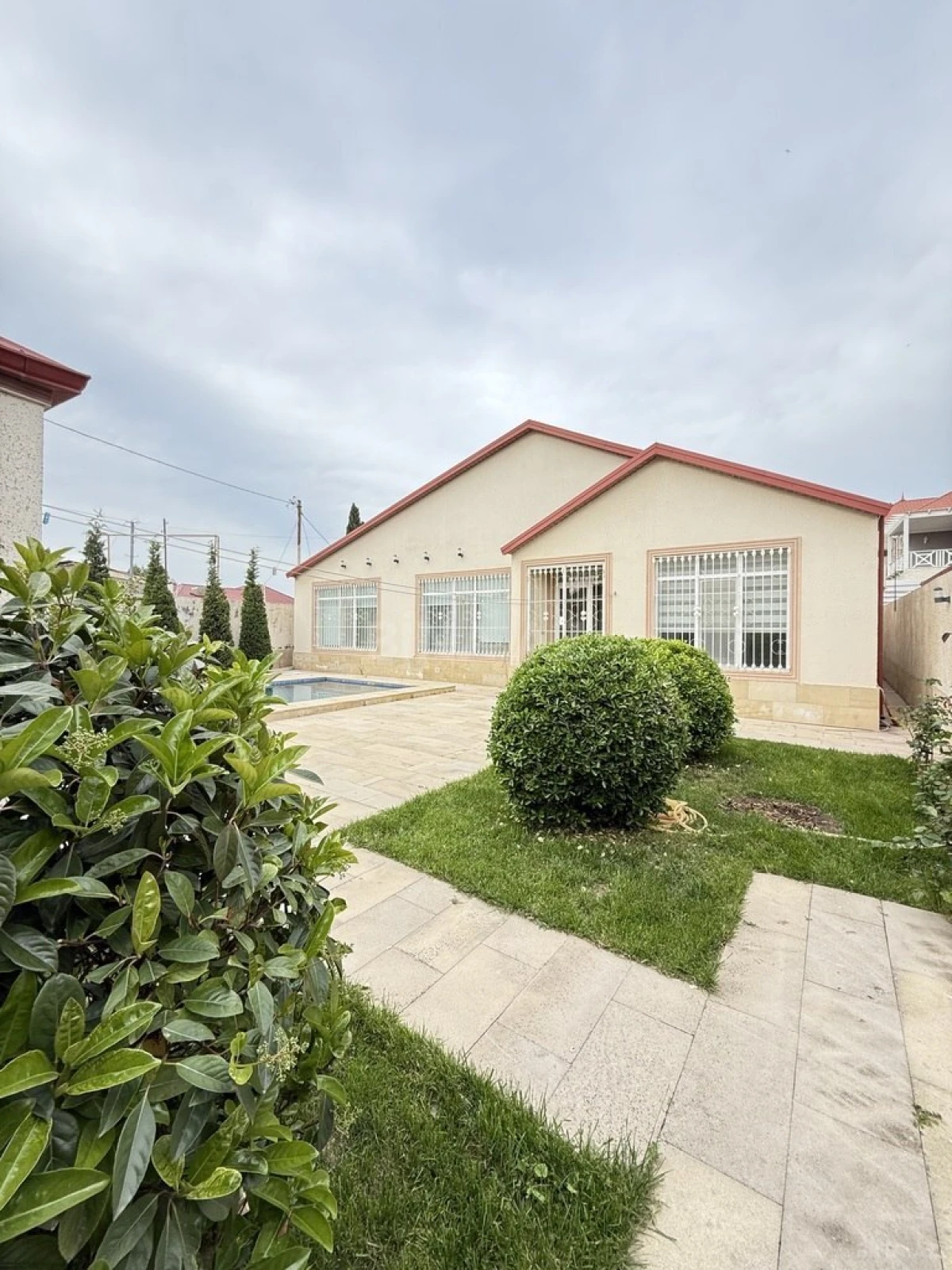 Satılır 4 otaqlı həyət evi 170 m²