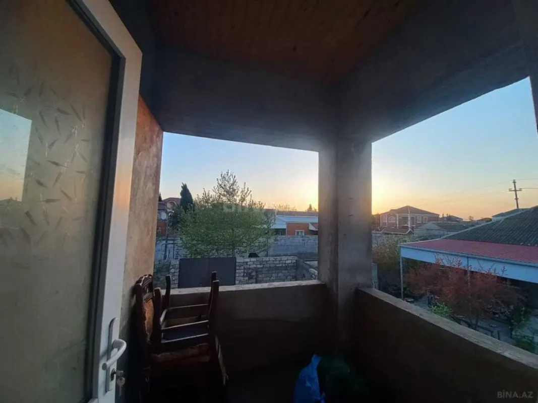 Satılır 4 otaqlı həyət evi 180 m²