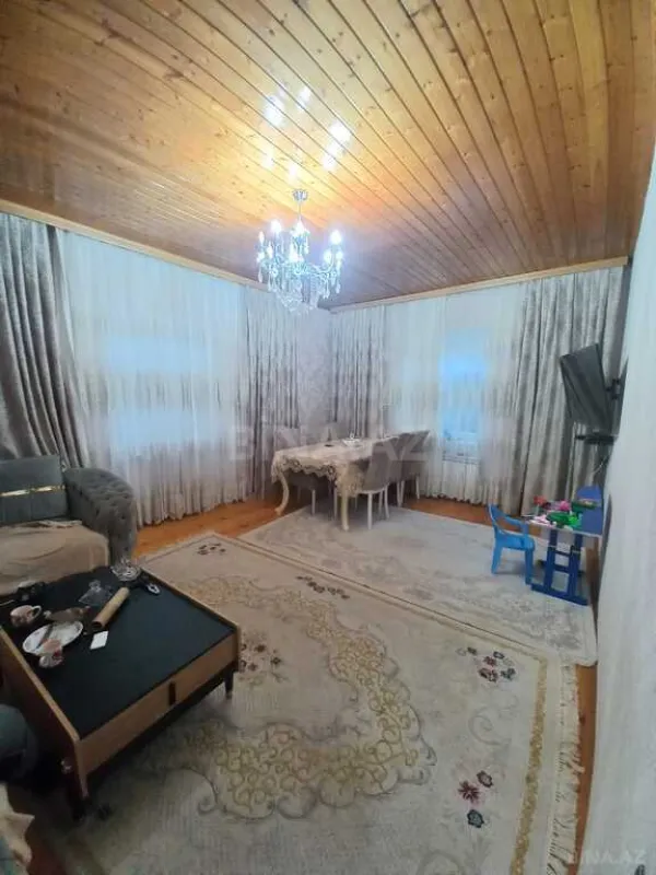Satılır 4 otaqlı həyət evi 180 m²