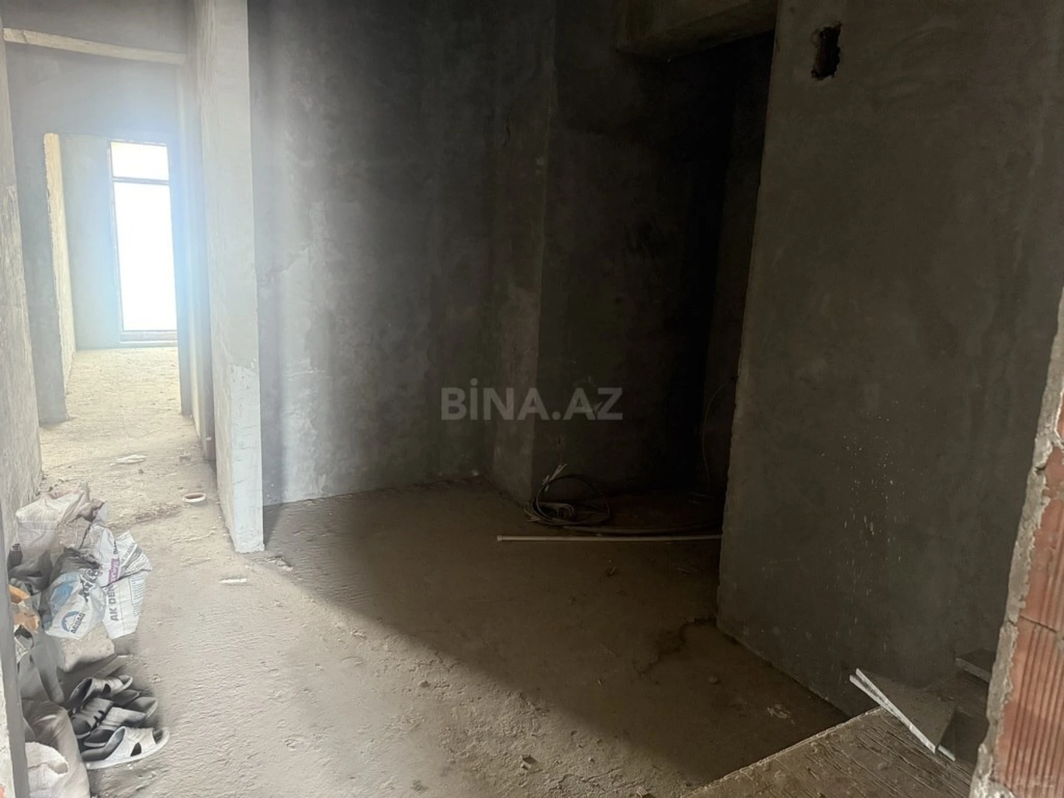 Satılır 4 otaqlı mənzil 164 m²