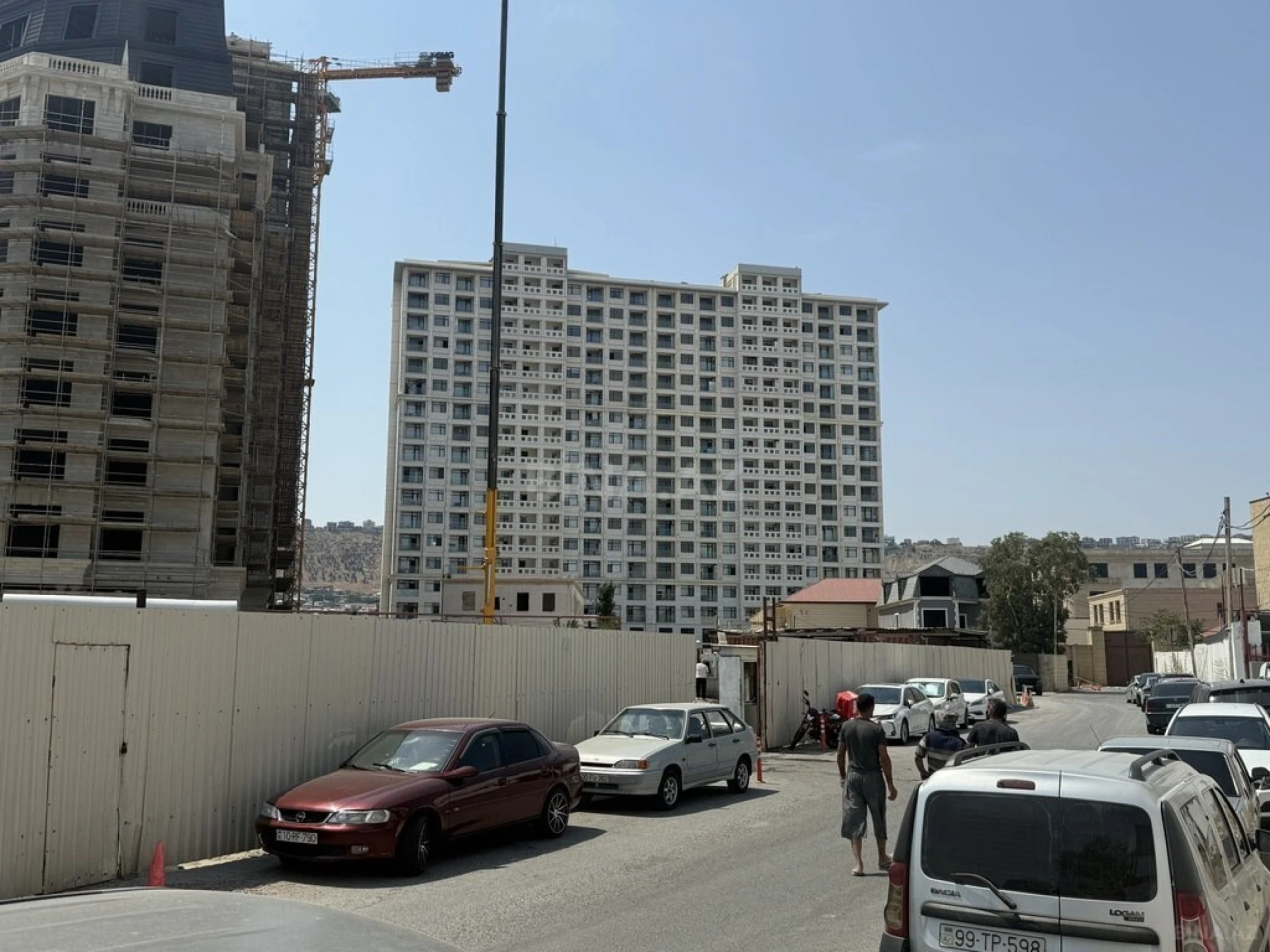 Satılır 4 otaqlı mənzil 164 m²