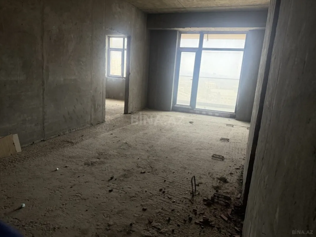 Satılır 4 otaqlı mənzil 164 m²