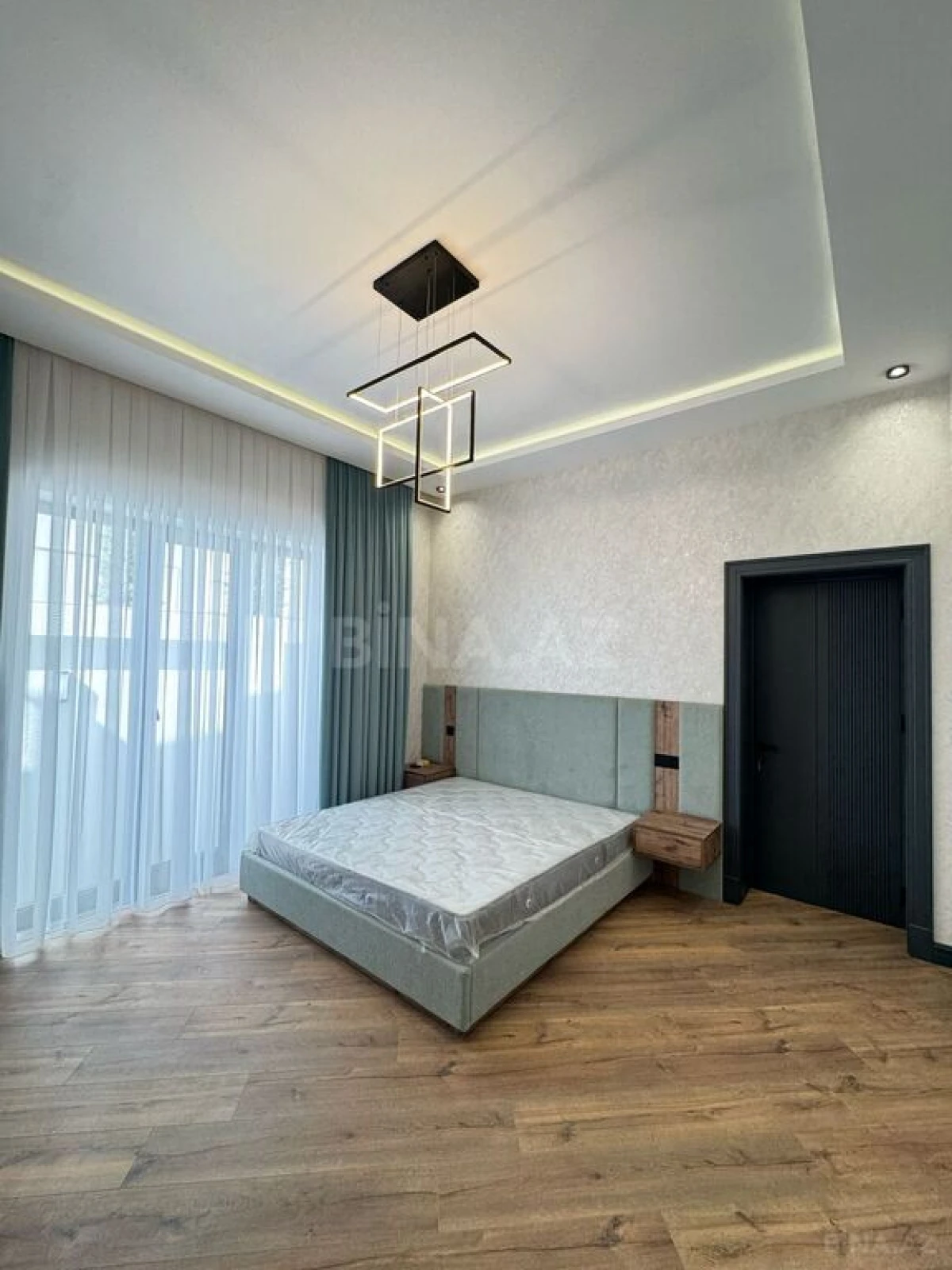 Satılır 5 otaqlı həyət evi 200 m²