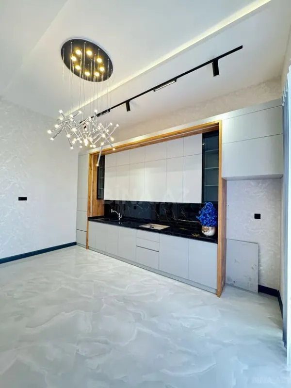 Satılır 5 otaqlı həyət evi 200 m²