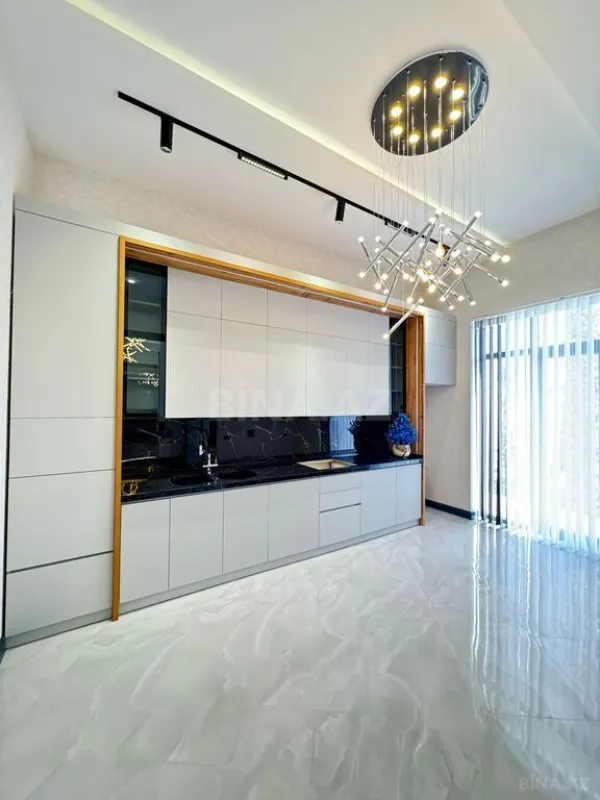 Satılır 5 otaqlı həyət evi 200 m²
