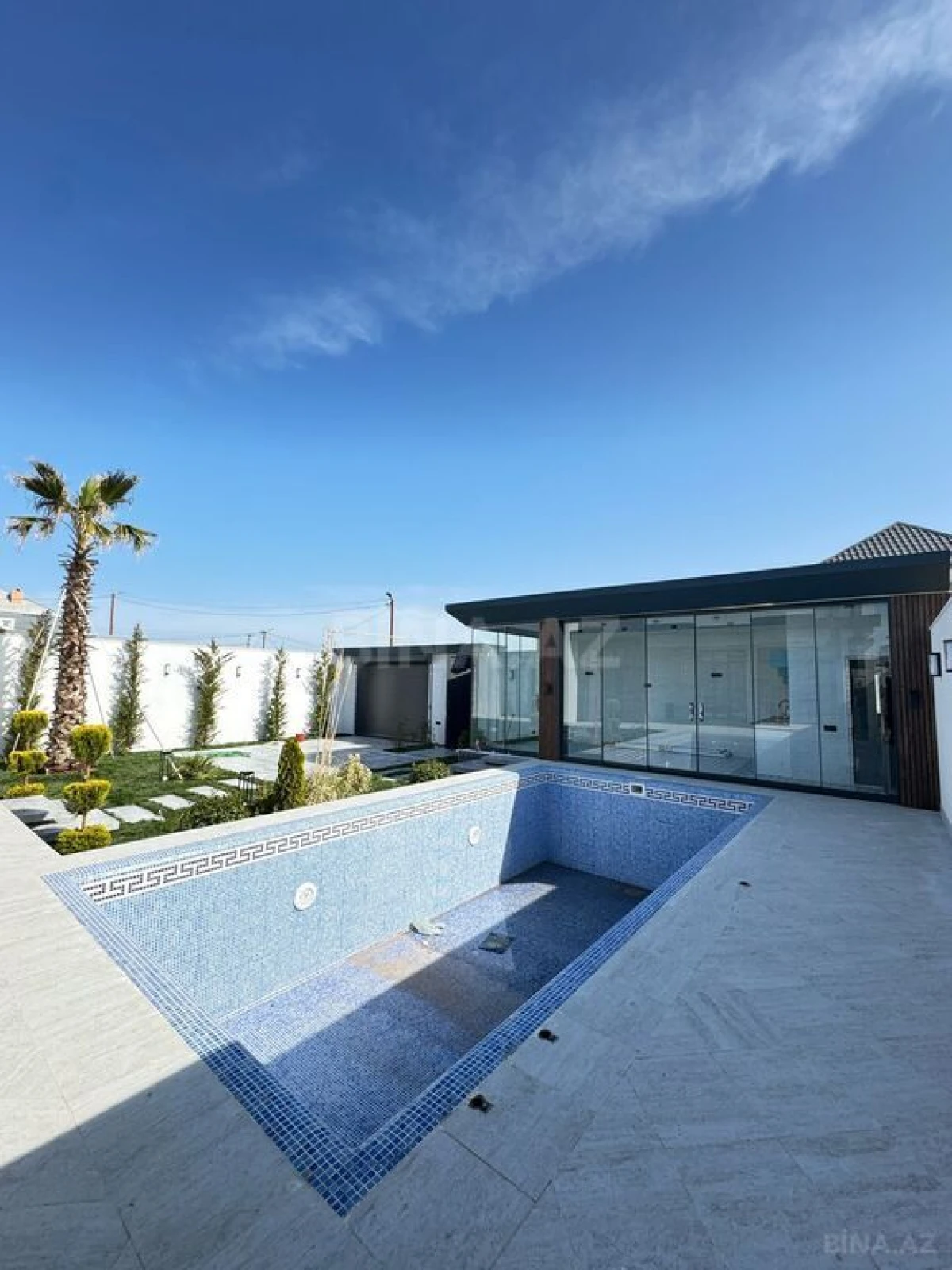 Satılır 5 otaqlı həyət evi 200 m²