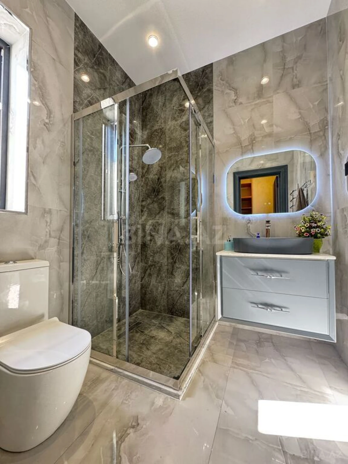 Satılır 5 otaqlı həyət evi 200 m²