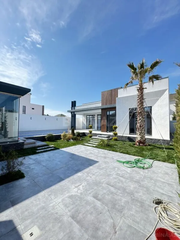 Satılır 5 otaqlı həyət evi 200 m²