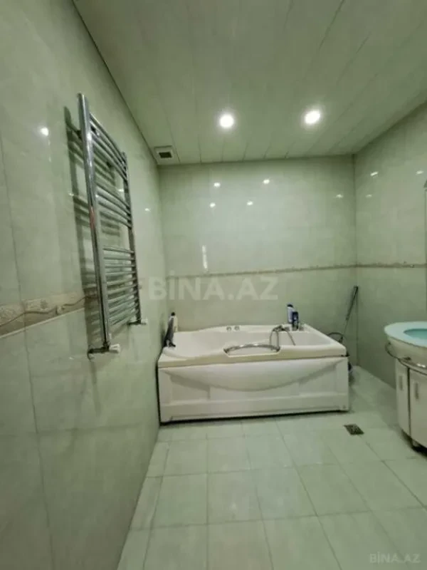 Satılır 4 otaqlı mənzil 204 m²