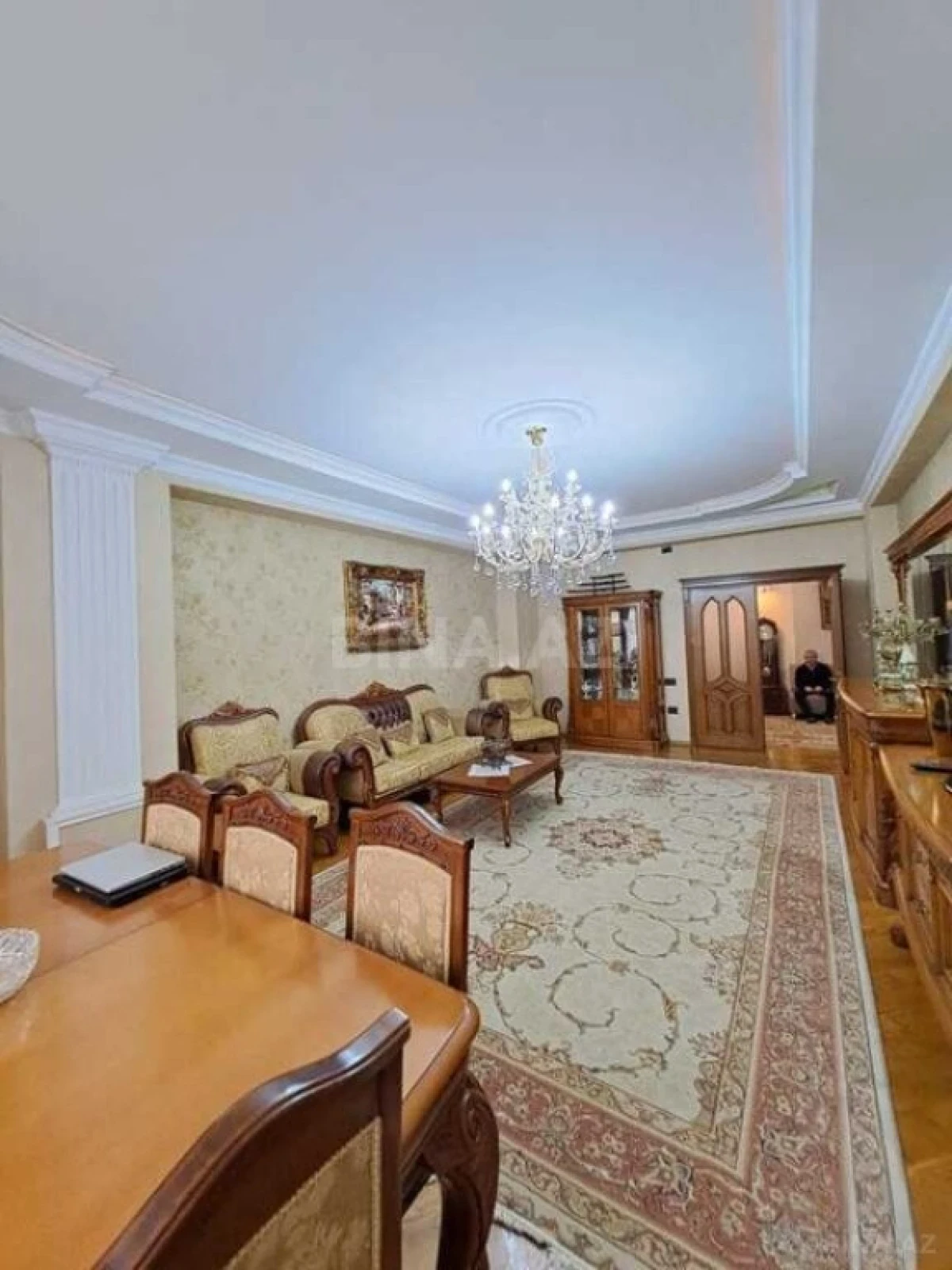Satılır 4 otaqlı mənzil 204 m²