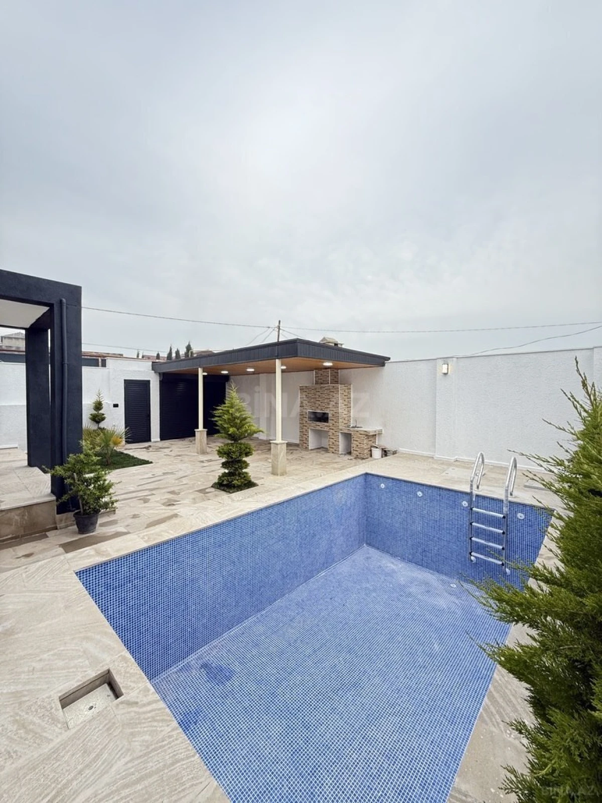 Satılır 4 otaqlı həyət evi 140 m²