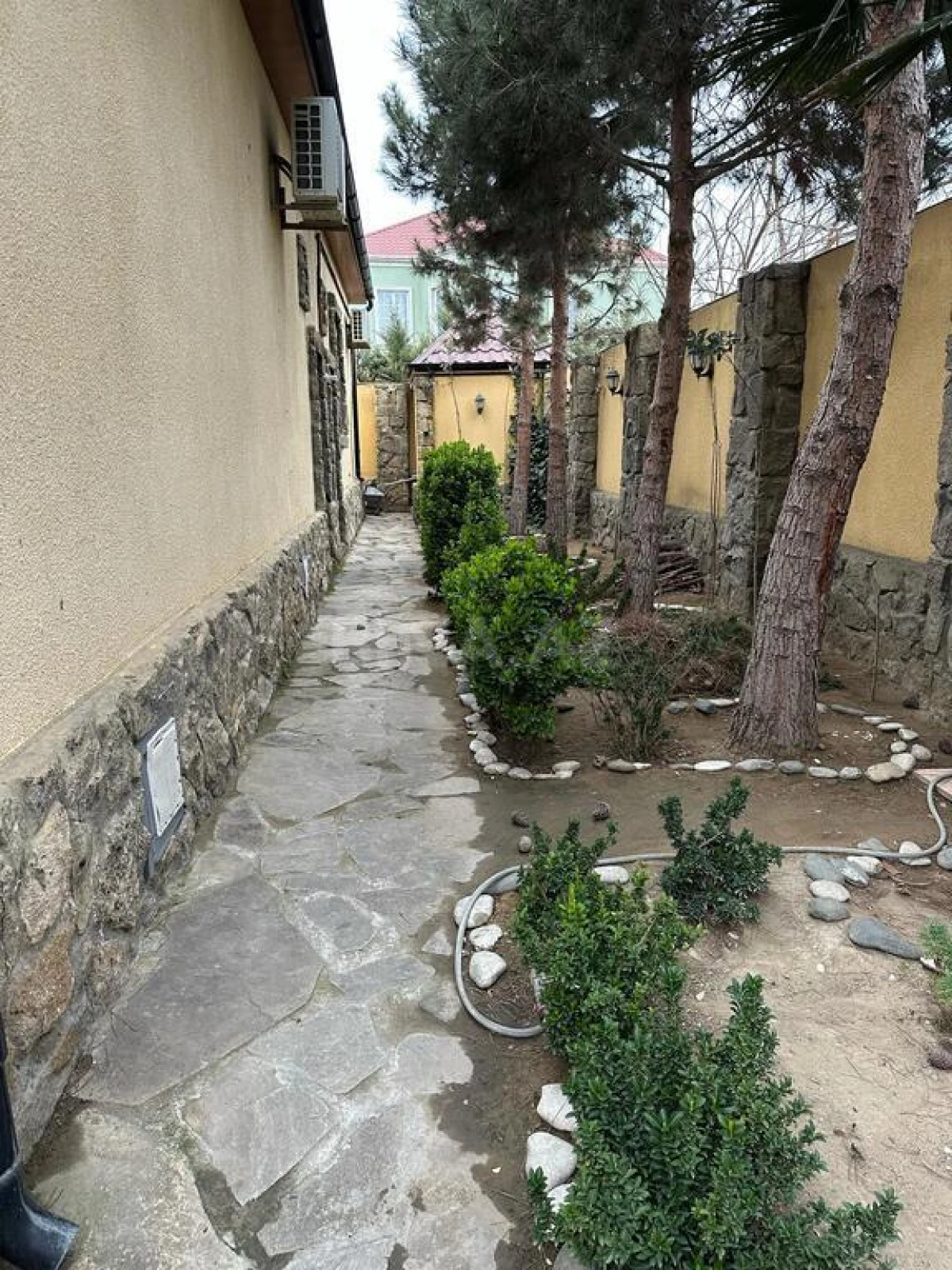 Satılır 4 otaqlı həyət evi 220 m²