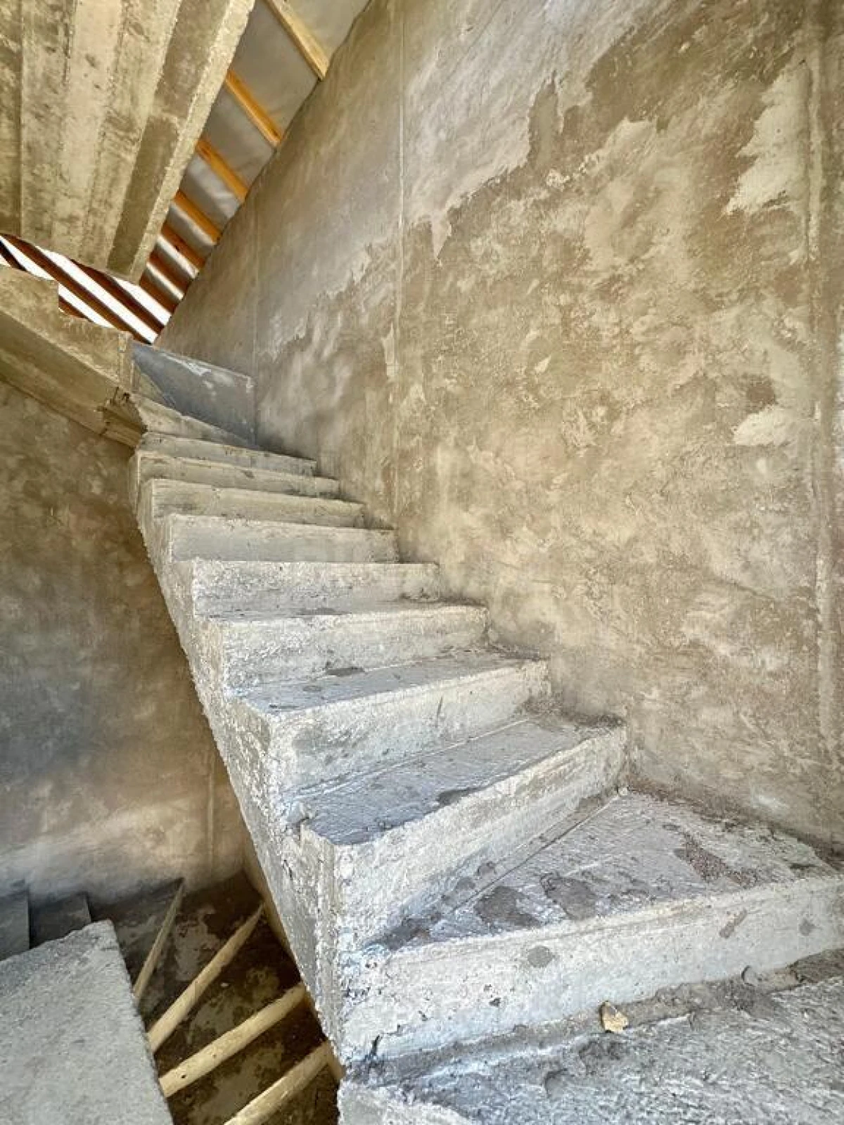 Satılır 6 otaqlı həyət evi 400 m²